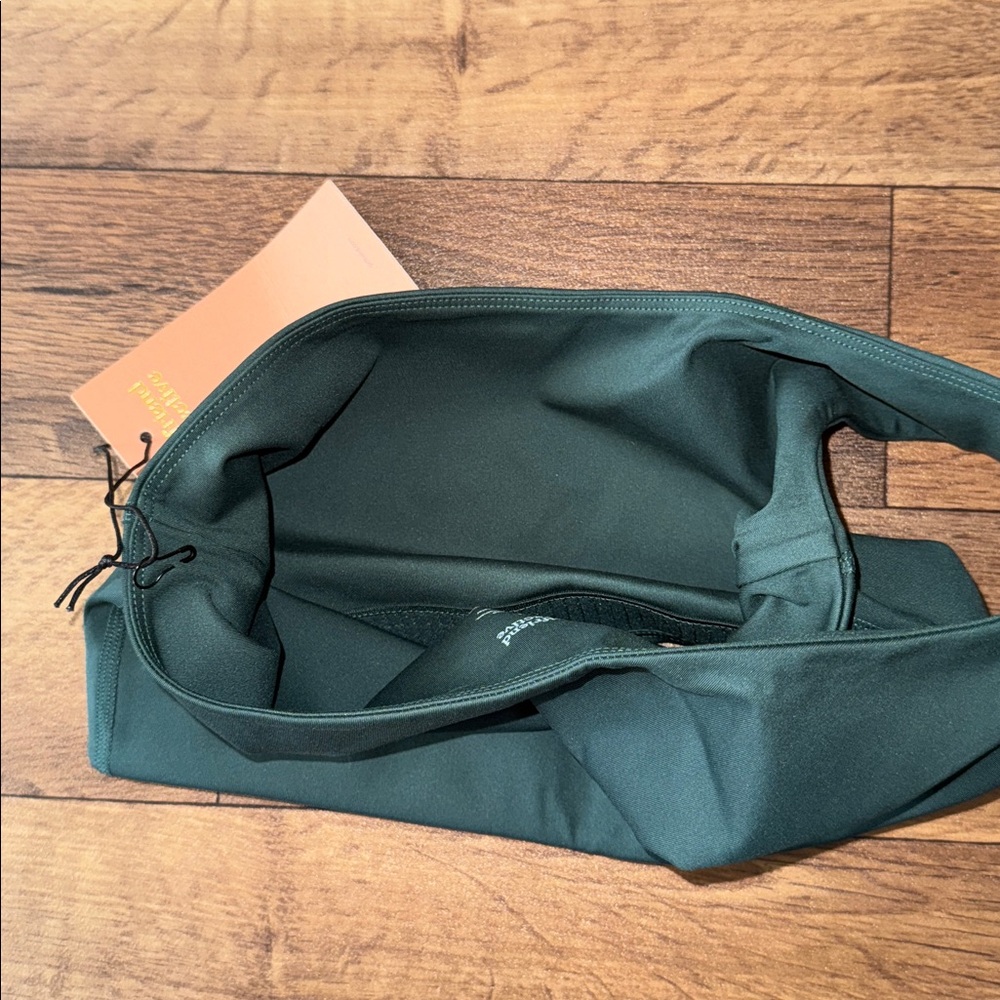 Girlfriend Collective Size Medium Dark Forest Green One Shoulder Sports Bra NWT - Picture 6 of 11